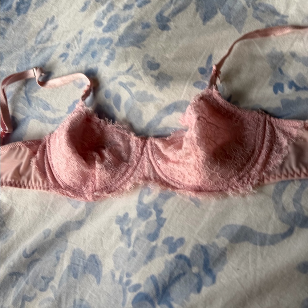 Lace Underwire Bra in pink